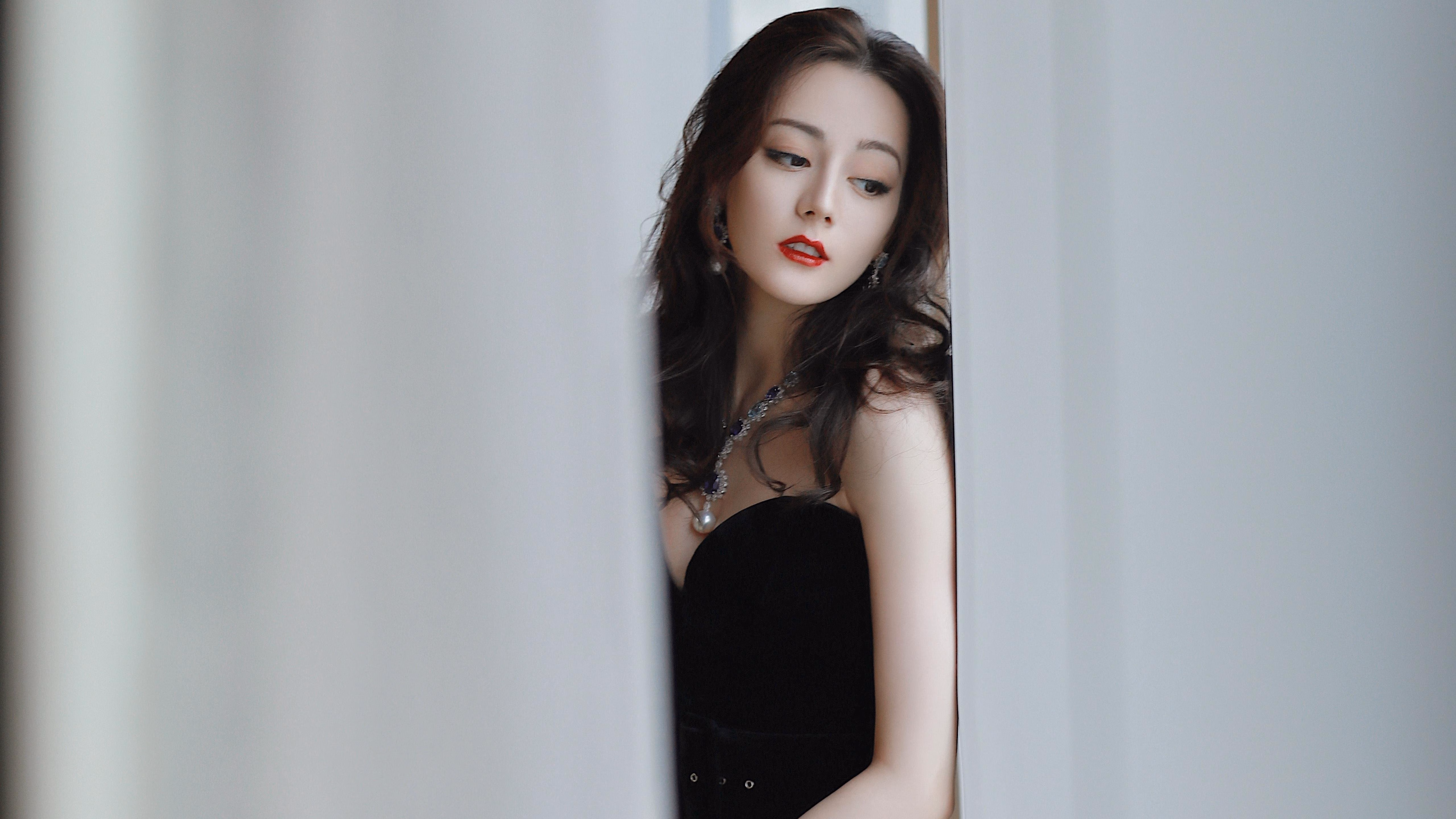 主力后卫频繁轮换是否影响整条防线默契,后卫改踢前锋的球星