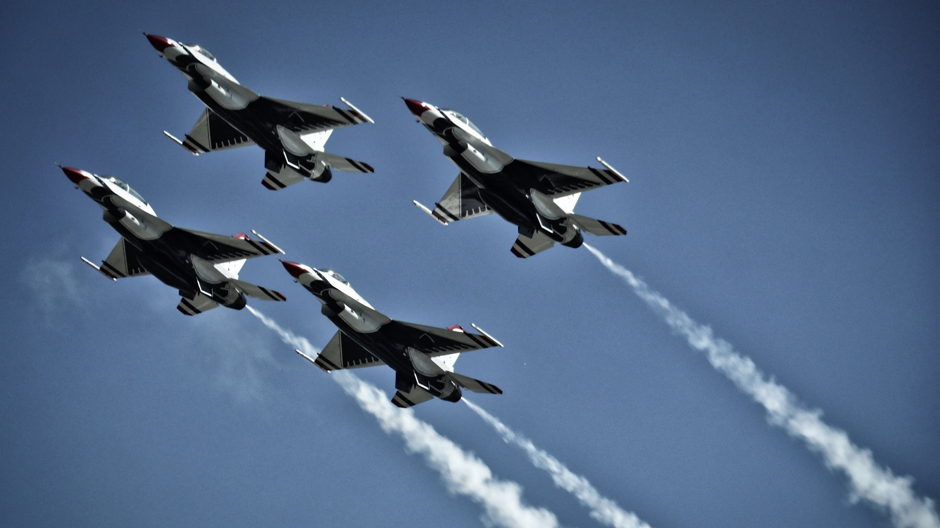 曼城连续控球主导整场比赛节奏,曼城打法