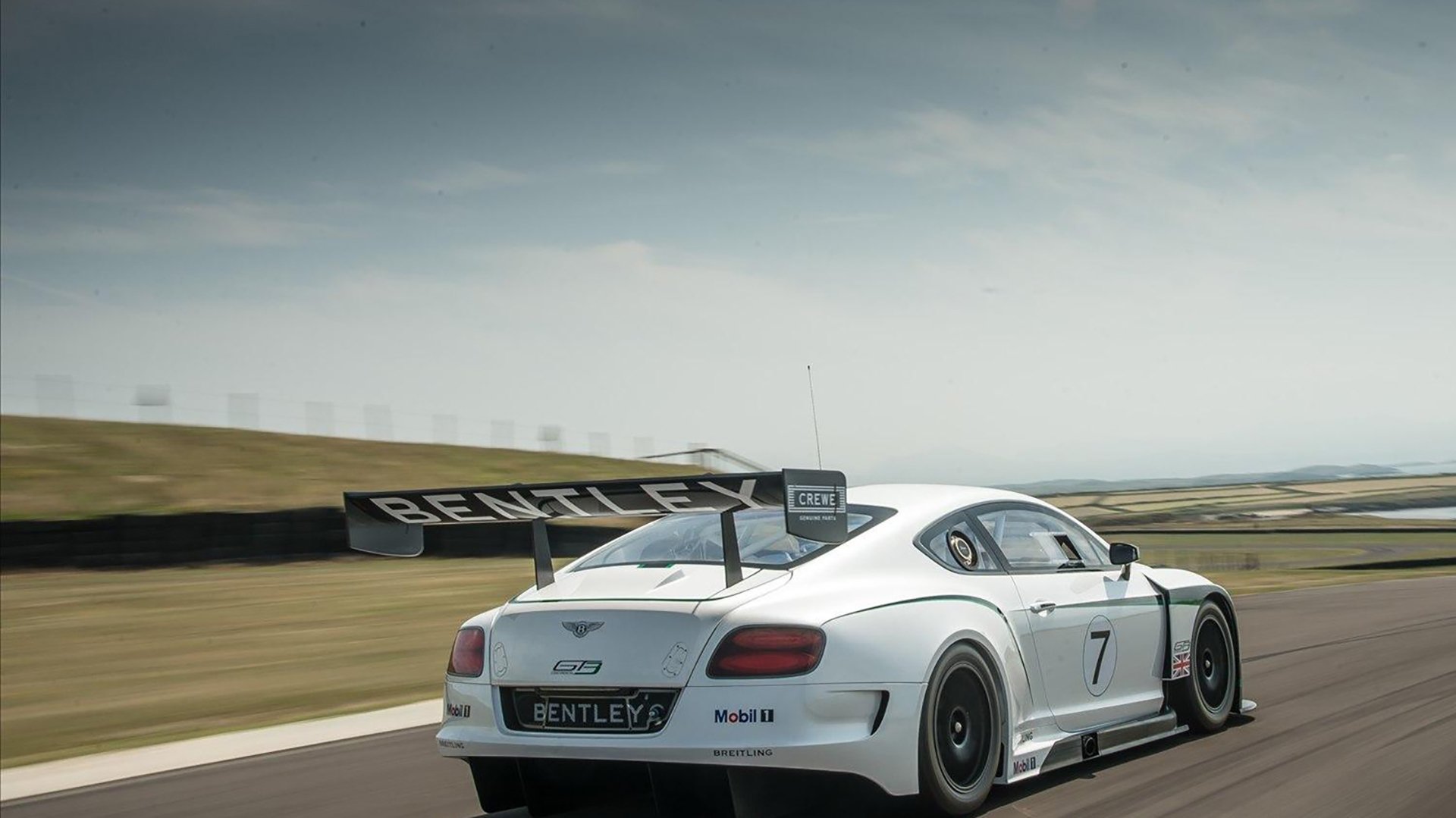 青训体系与职业联赛衔接不畅，青训队和职业队的区别