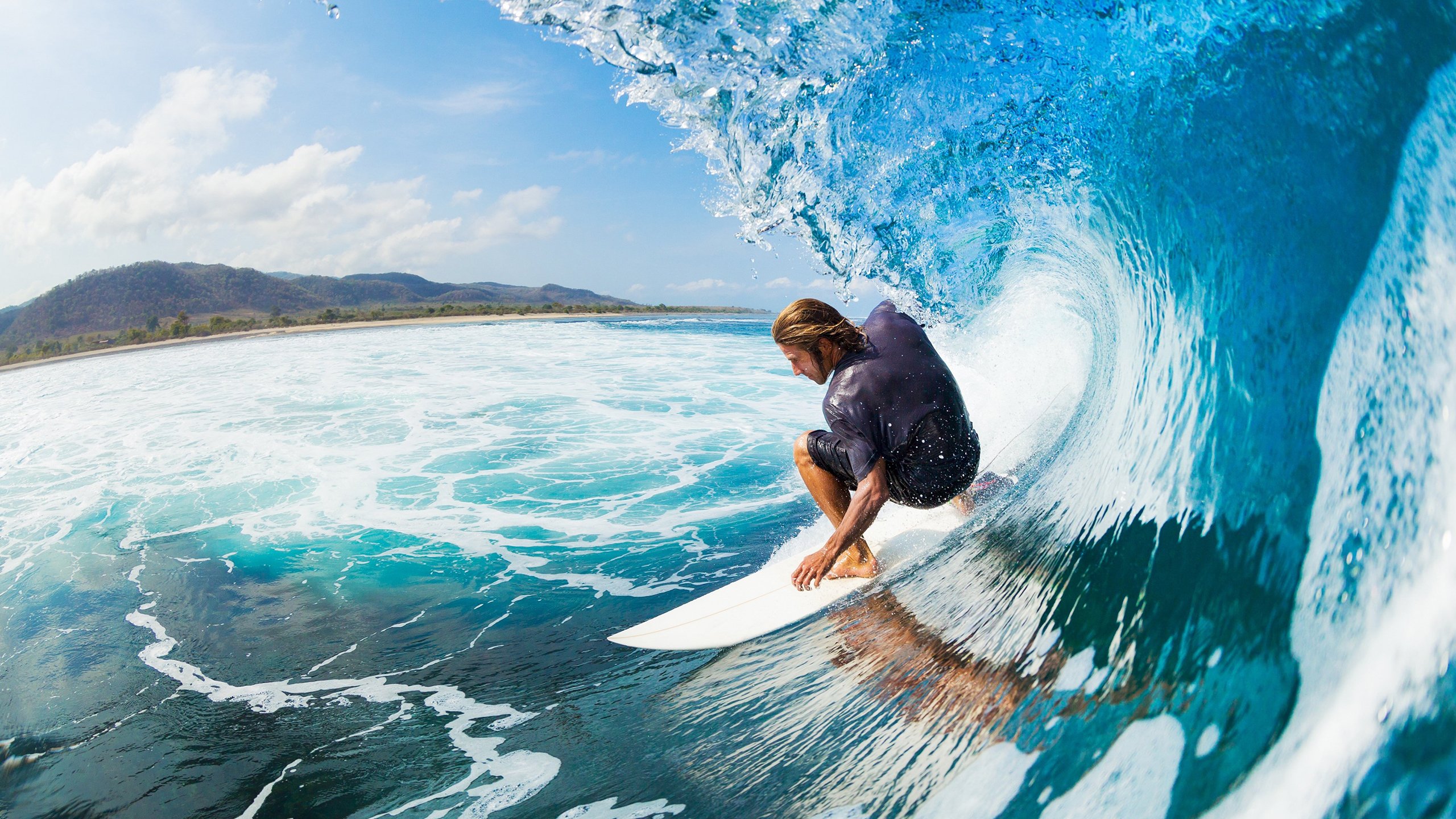 滑雪公开赛青少年组竞争激烈雪场人气旺，全国青少年夏季滑雪挑战赛直播